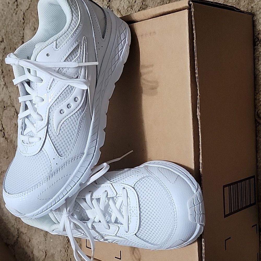 NWOT Saucony White Athletic Shoes Women Size 6W